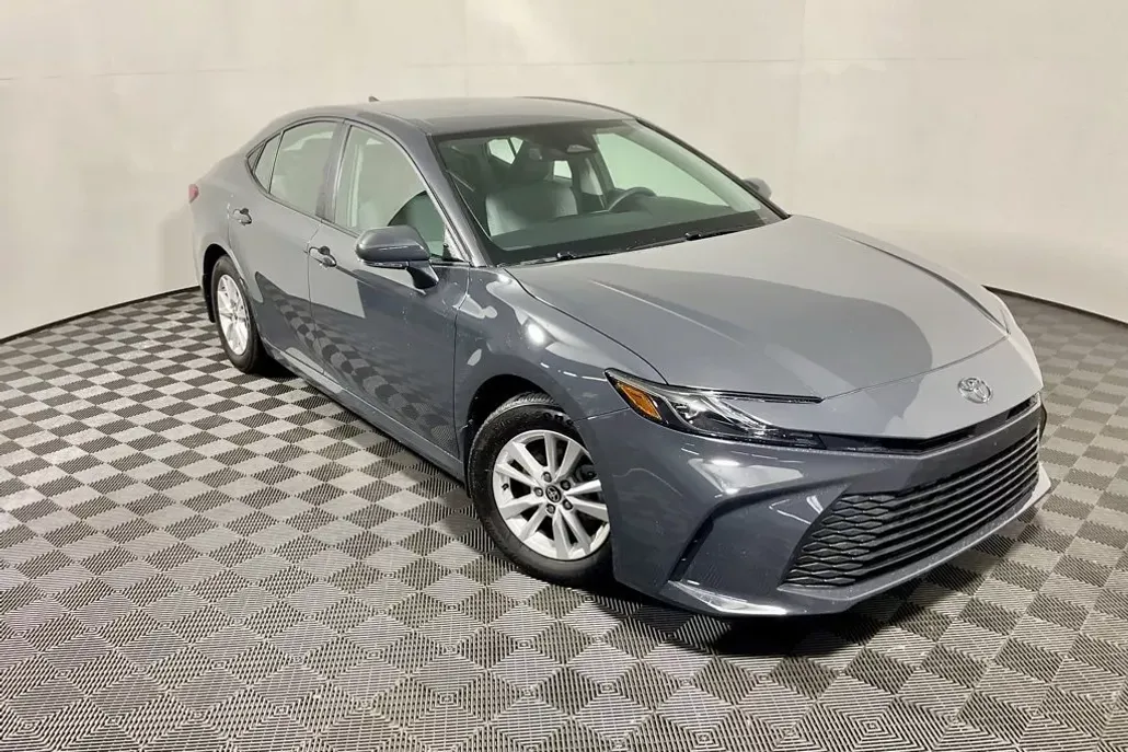2025 Toyota Camry LE photo 1