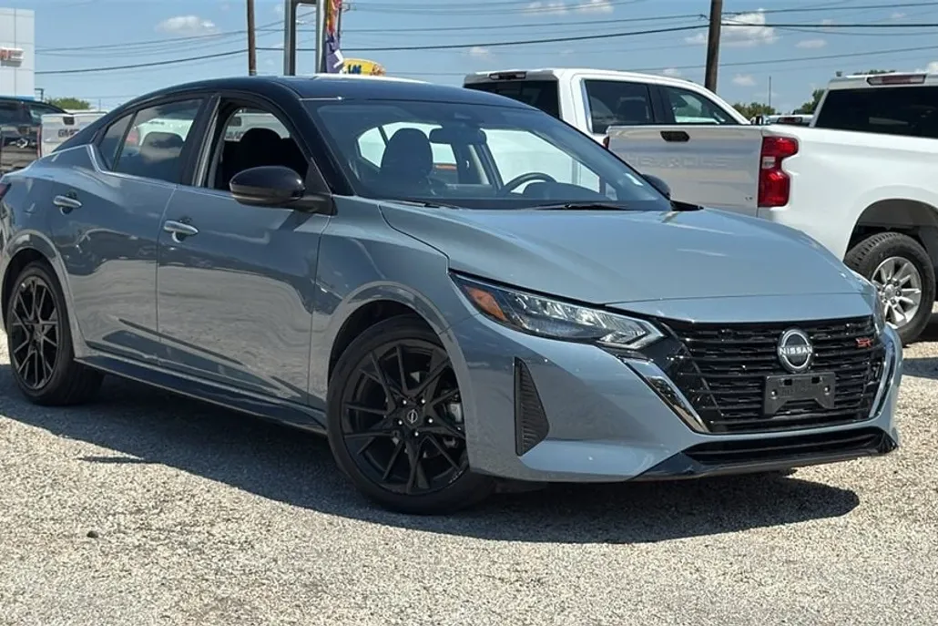 2025 Nissan Sentra SR photo 1