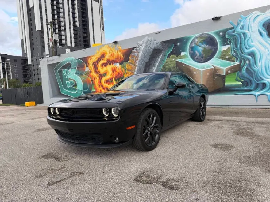 2022 Dodge Challenger SXT photo 1