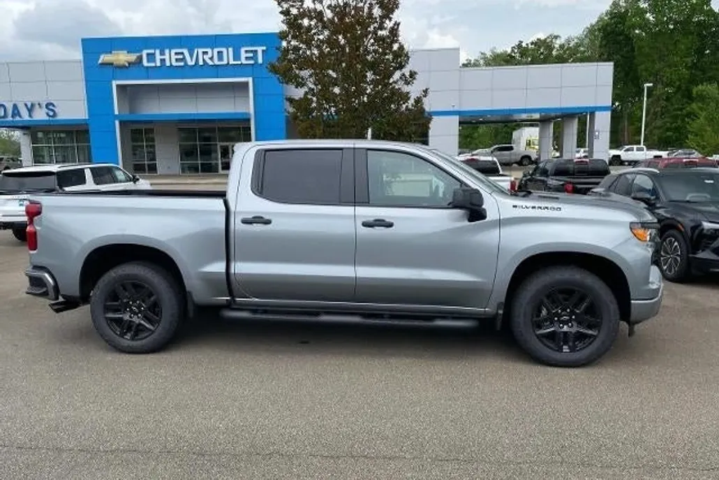 2025 Chevrolet Silverado 1500 Custom photo 1