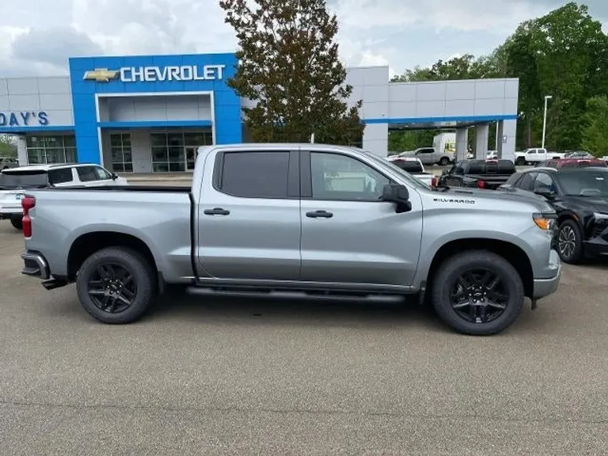 2025 Chevrolet Silverado 1500 Custom photo 1