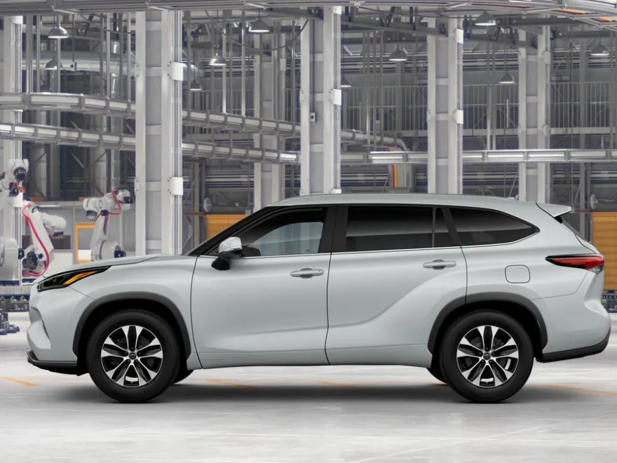 2025 Toyota Highlander XLE photo 1