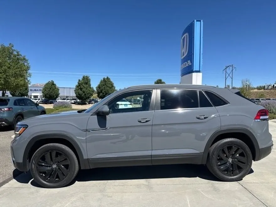 2022 Volkswagen Atlas Cross Sport V6 SE Technology photo 1