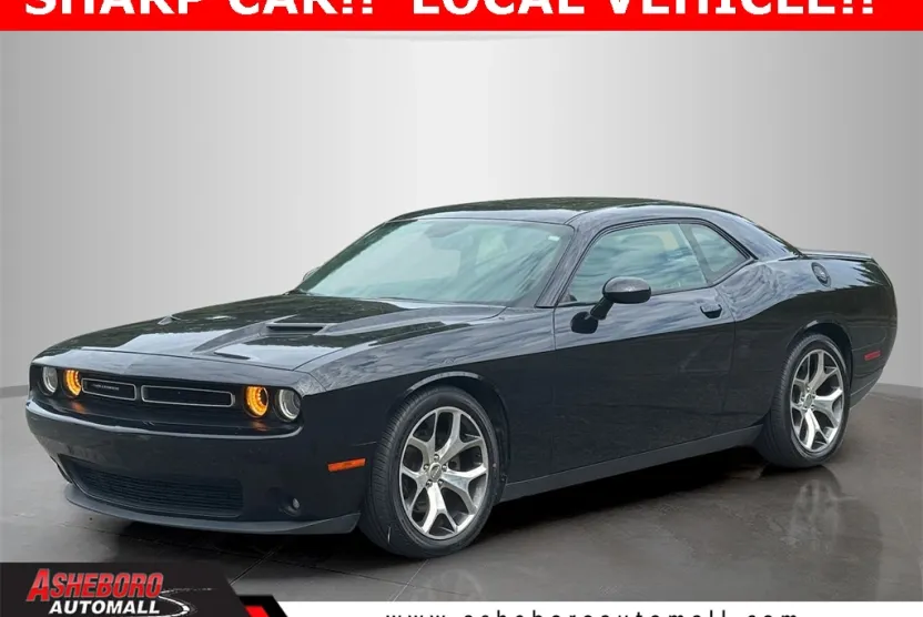 2017 Dodge Challenger SXT photo 1