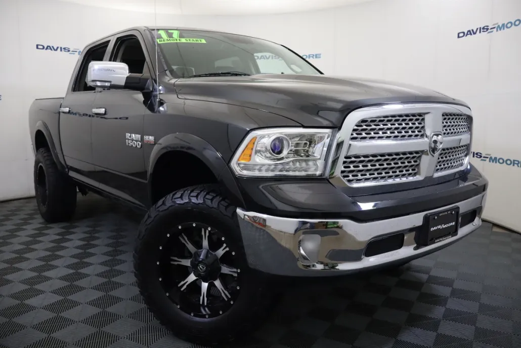 2017 Ram 1500 Laramie photo 1