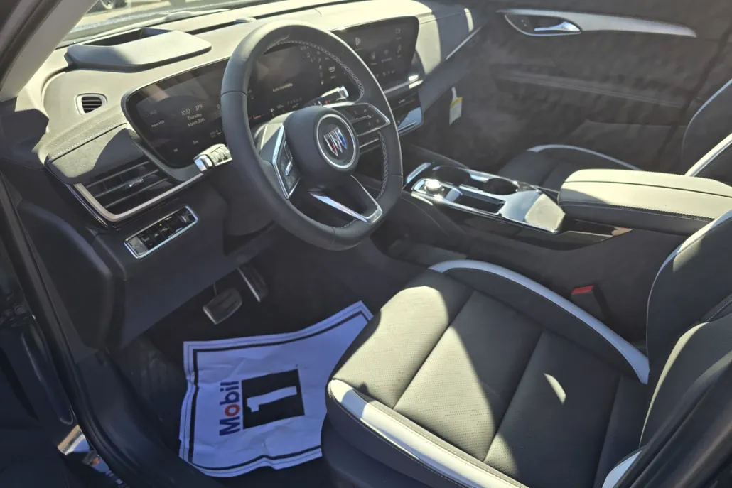 2025 Buick Envision Sport Touring photo 1