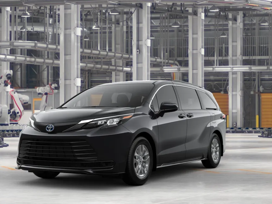 2025 Toyota Sienna LE photo 1