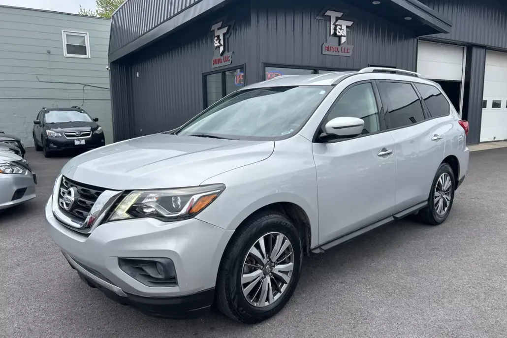 2019 Nissan Pathfinder SV photo 1