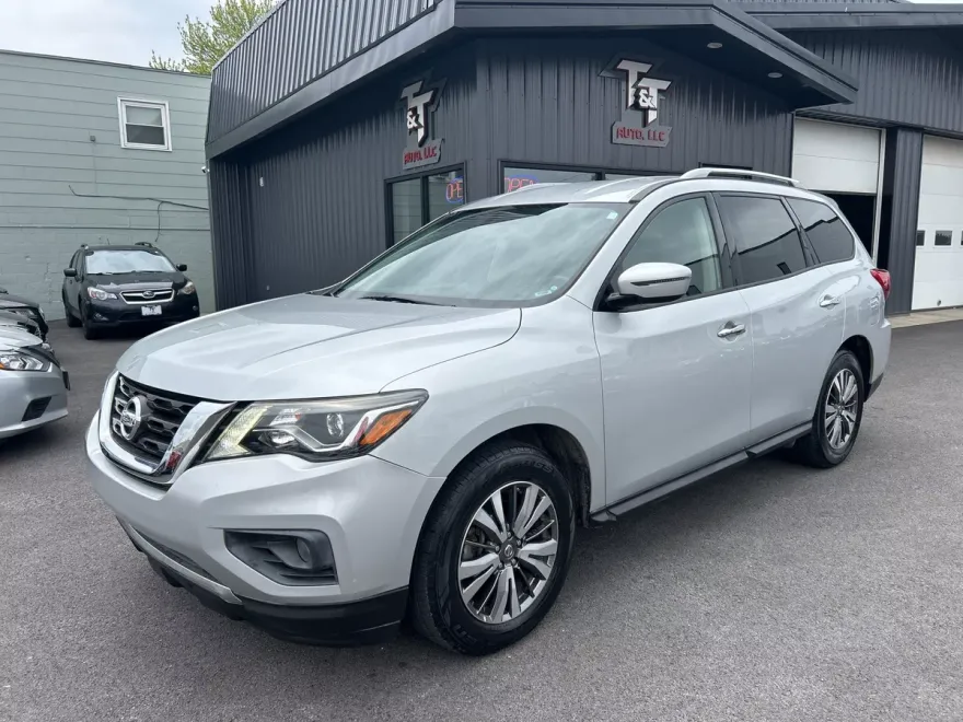2019 Nissan Pathfinder SV photo 1