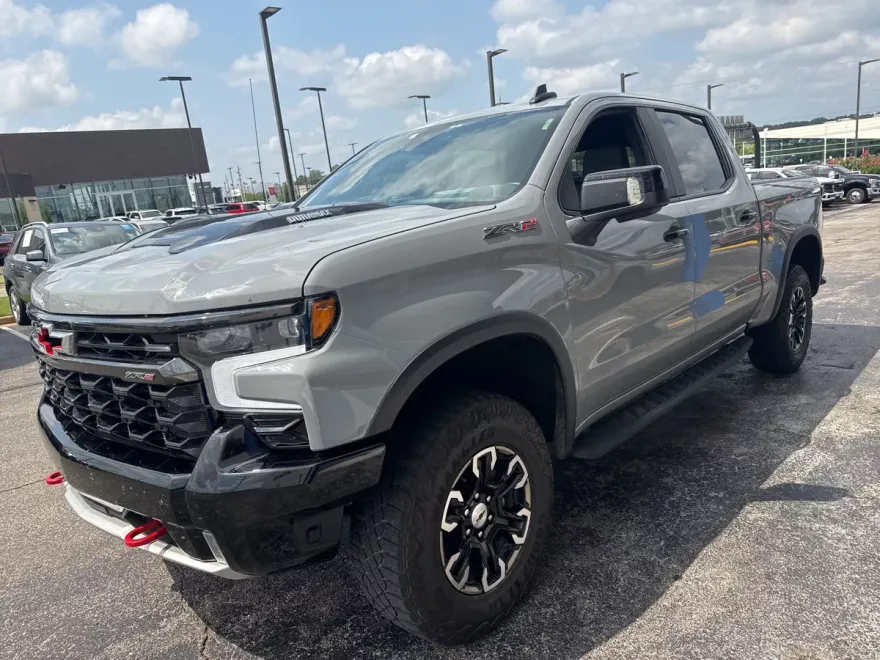 2024 Chevrolet Silverado 1500 ZR2 photo 1