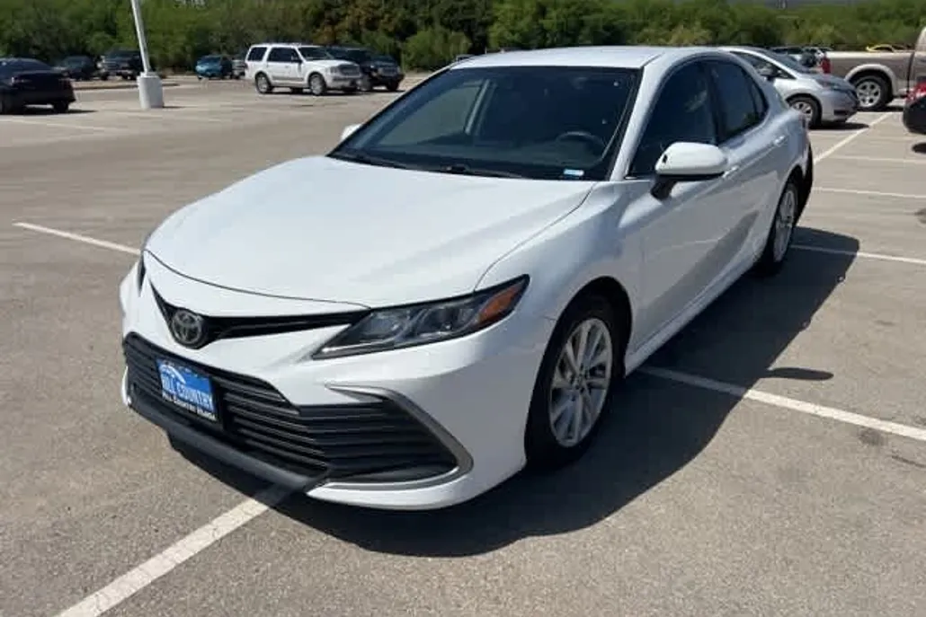 2021 Toyota Camry LE photo 1