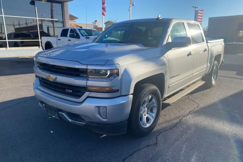 2016 Chevrolet Silverado 1500 LT photo 1
