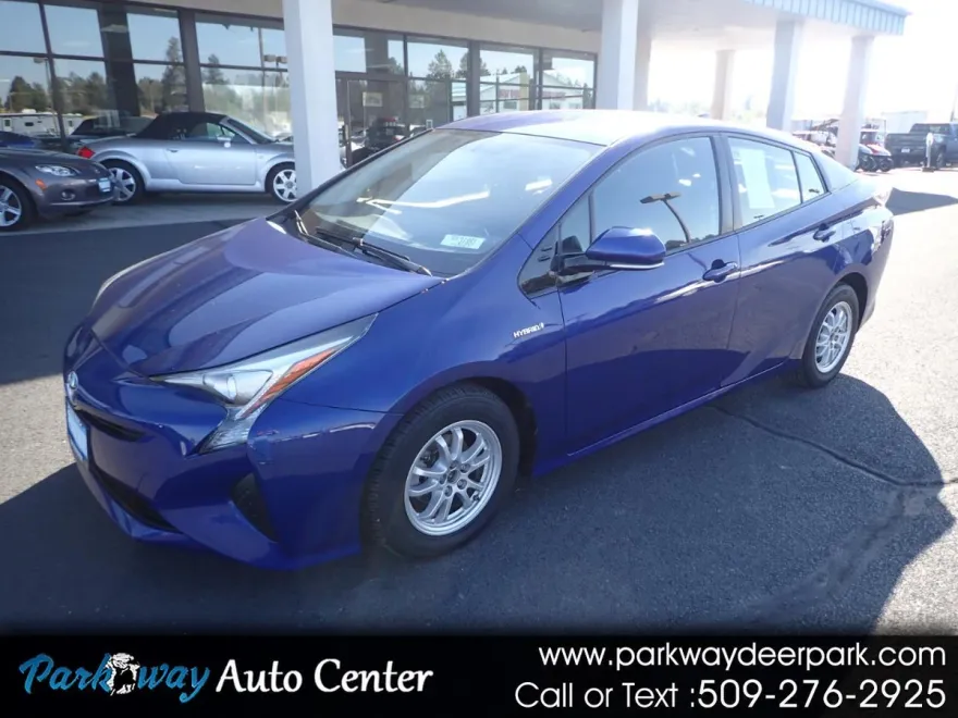 2016 Toyota Prius Four photo 1