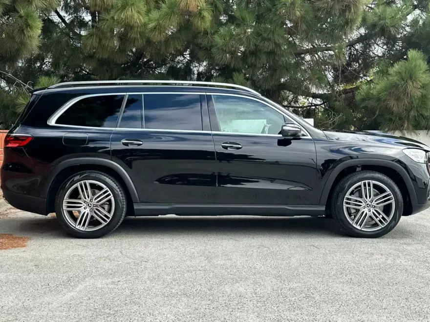 2024 Mercedes Benz GLS 450 4MATIC photo 1
