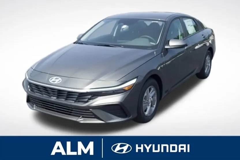 2025 Hyundai Elantra SE photo 1
