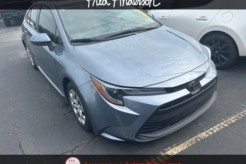 2024 Toyota Corolla LE photo 1