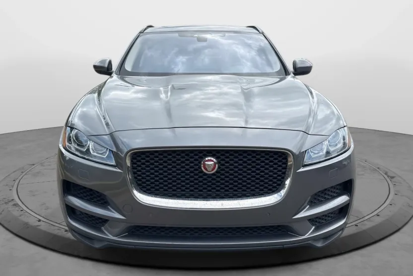2018 Jaguar F-PACE Prestige photo 1
