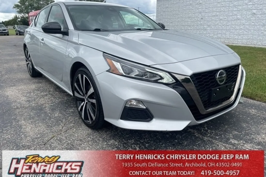 2022 Nissan Altima 2.5 SR photo 1