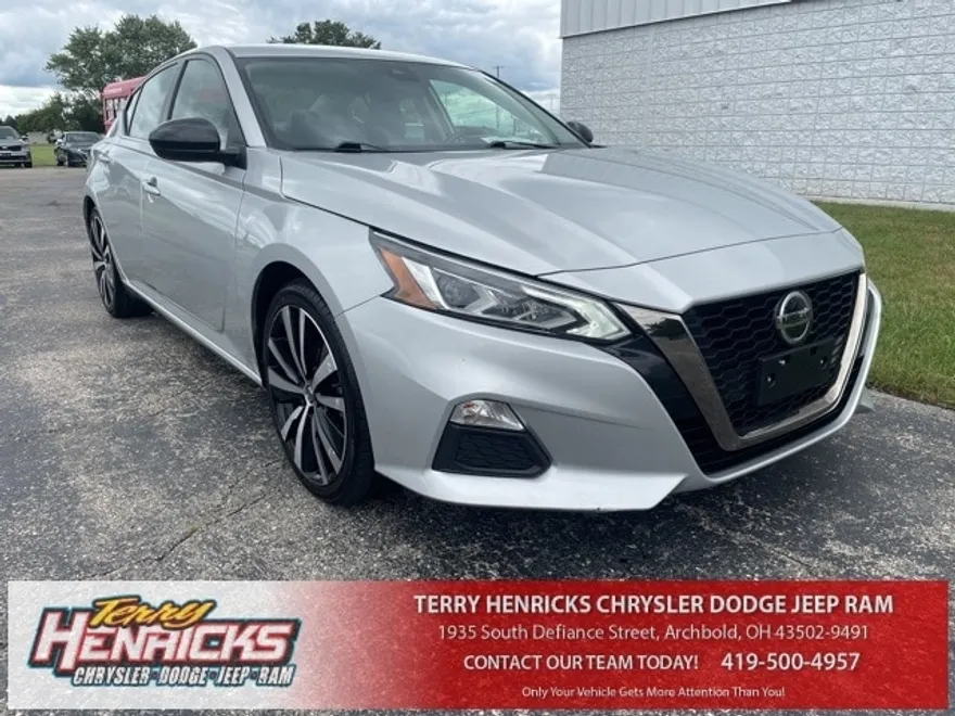 2022 Nissan Altima 2.5 SR photo 1