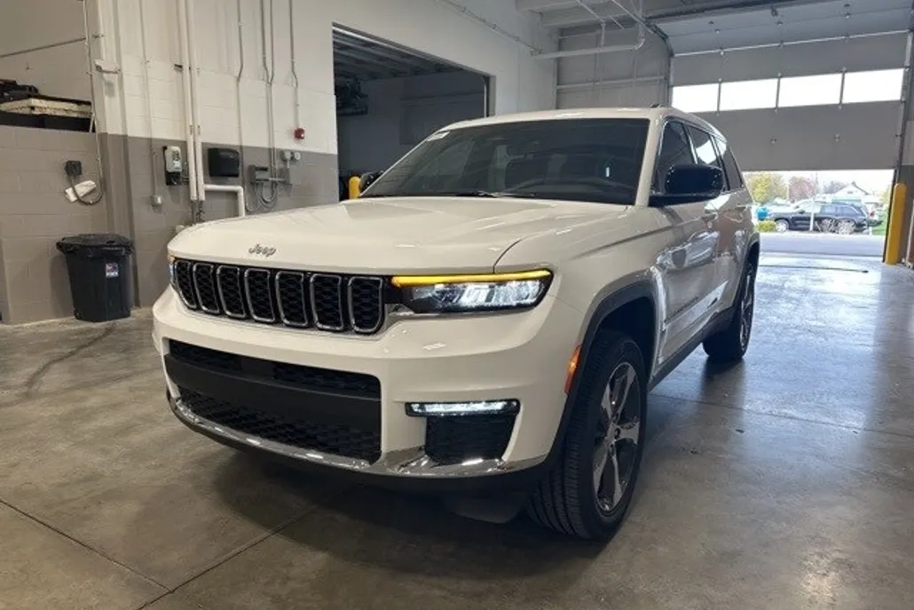 2025 Jeep Grand Cherokee L photo 1