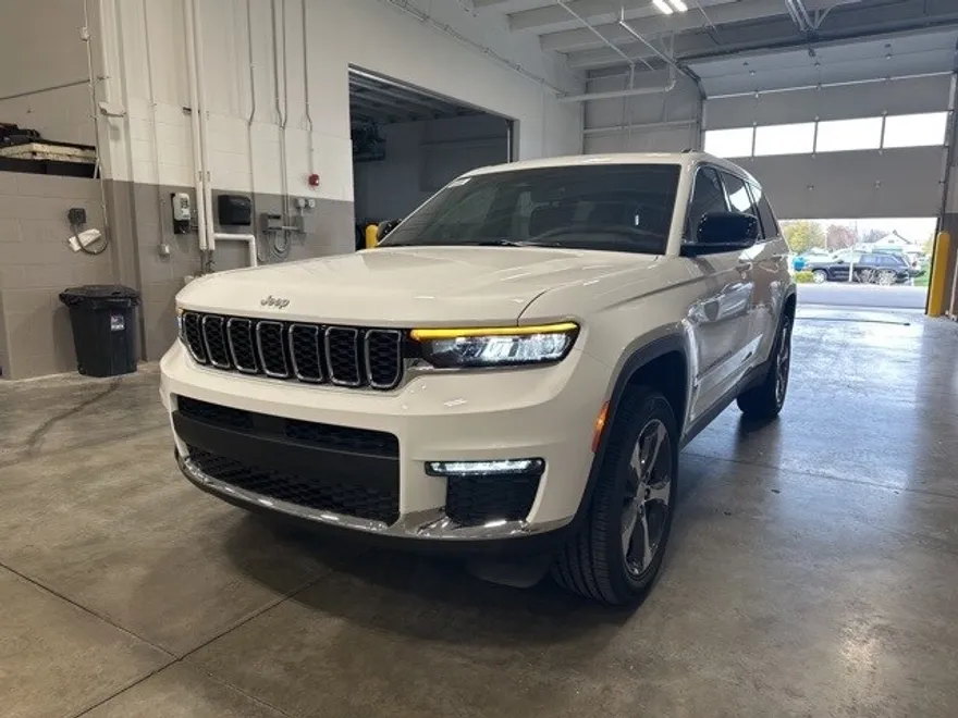 2025 Jeep Grand Cherokee L photo 1
