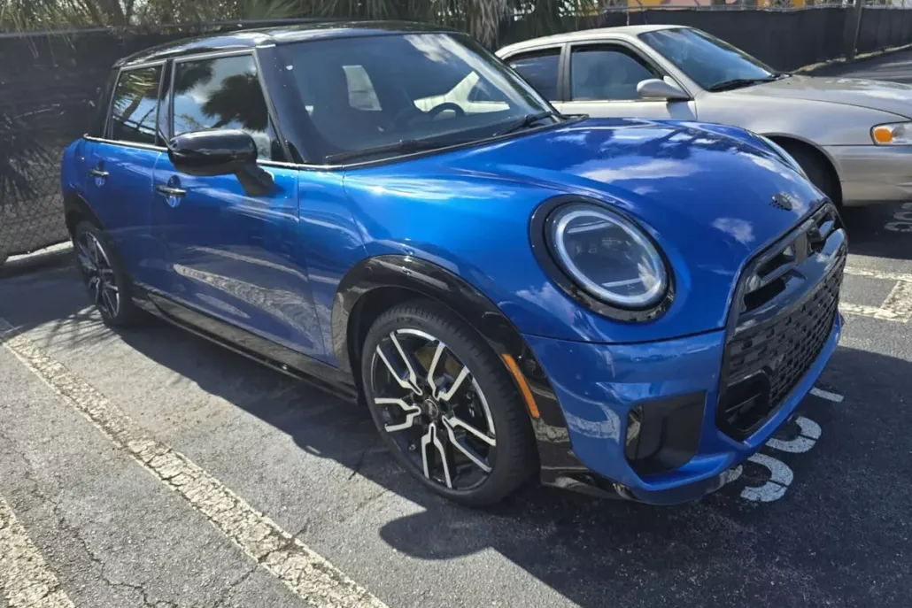 2025 Mini Cooper 4 Door Hardtop S Iconic photo 1