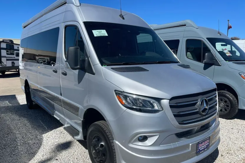 2024 Mercedes Benz Sprinter 3500 photo 1