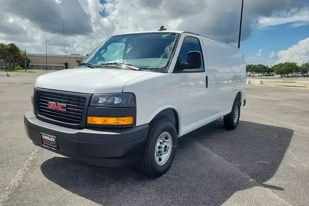 2025 Gmc Savana Cargo 2500 photo 1