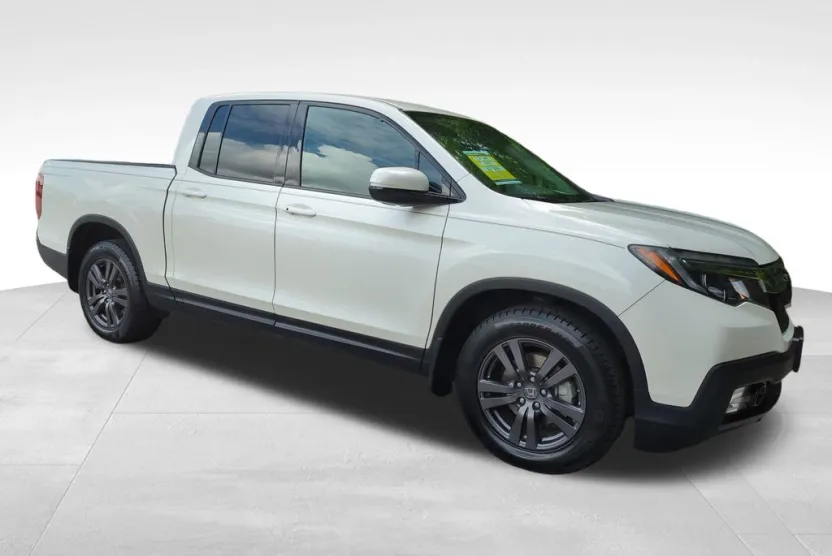 2019 Honda Ridgeline Sport photo 1