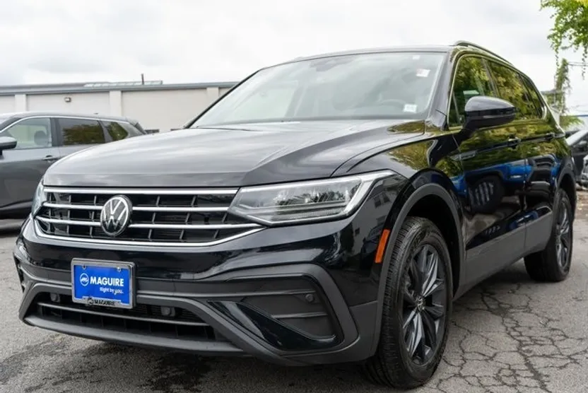 2022 Volkswagen Tiguan SE photo 1