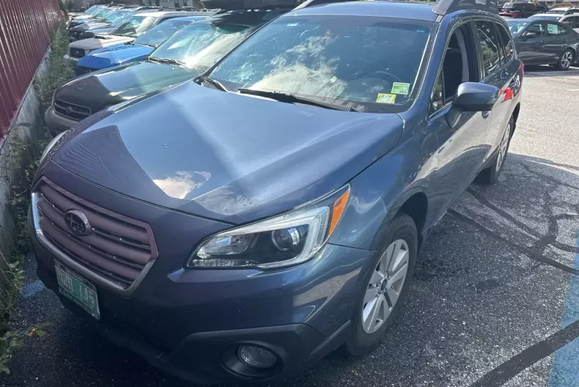 2017 Subaru Outback 2.5i Premium photo 1