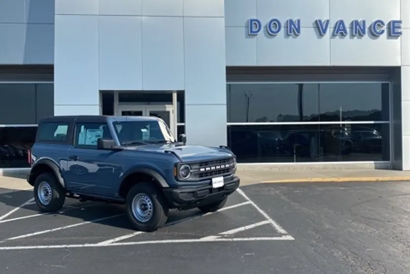2025 Ford Bronco Base photo 1