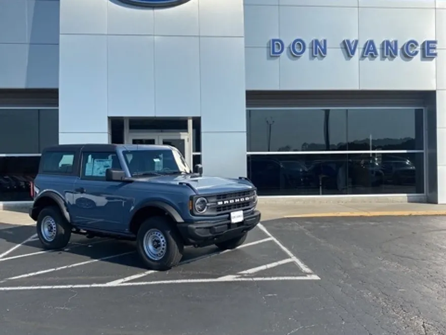 2025 Ford Bronco Base photo 1