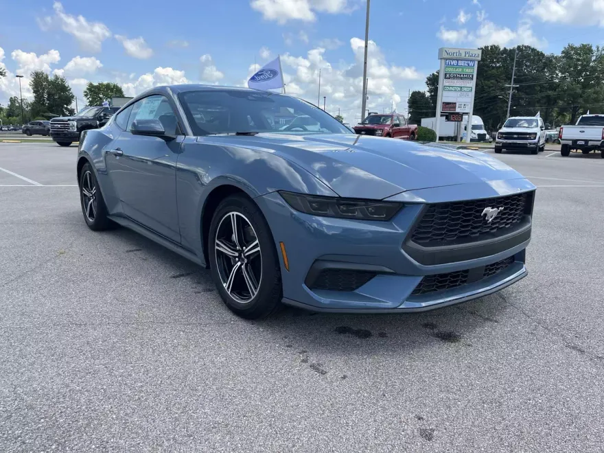2025 Ford Mustang EcoBoost photo 1