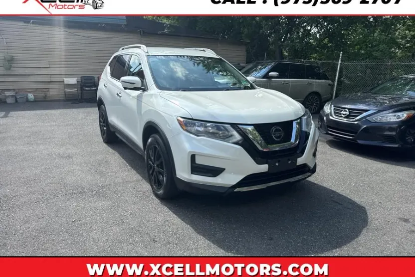 2018 Nissan Rogue SV photo 1