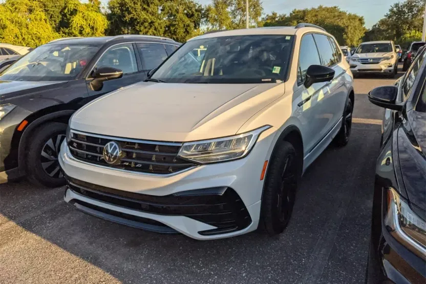 2024 Volkswagen Tiguan SE R-Line Black photo 1