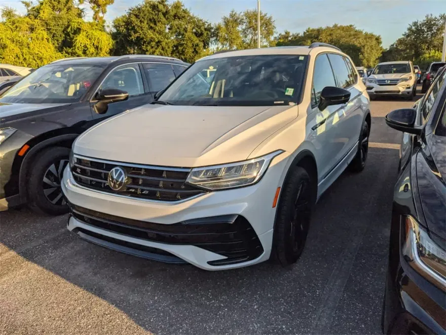 2024 Volkswagen Tiguan SE R-Line Black photo 1