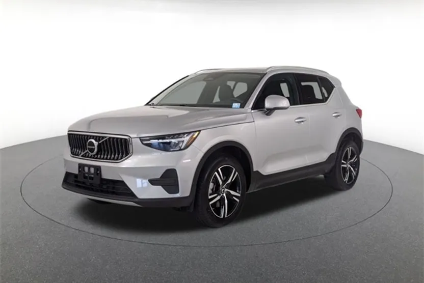 2025 Volvo XC40 Core photo 1