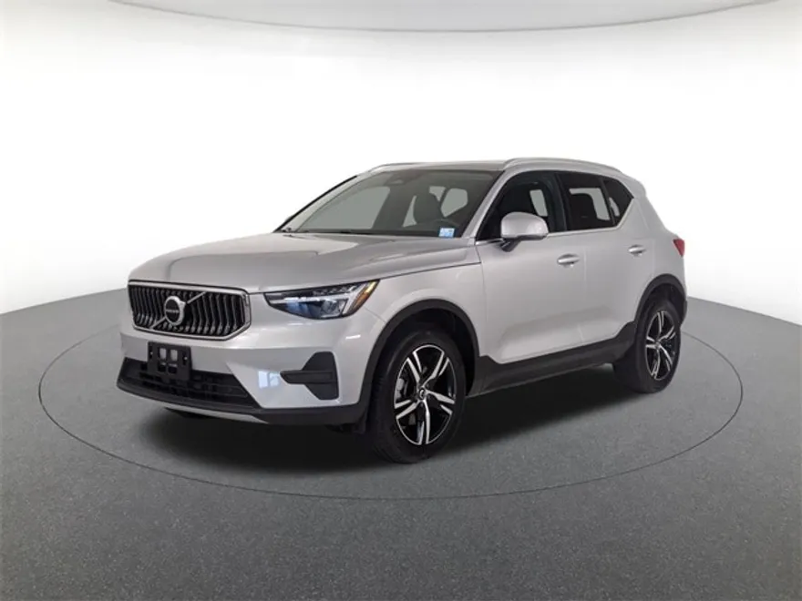 2025 Volvo XC40 Core photo 1