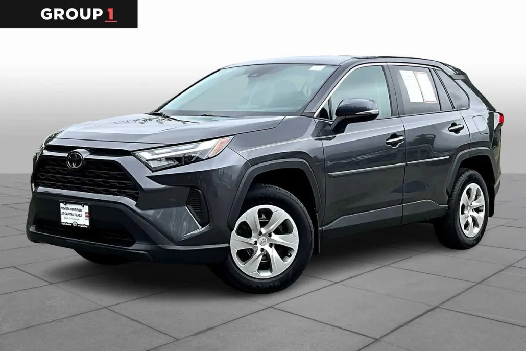 2023 Toyota RAV4 LE photo 1