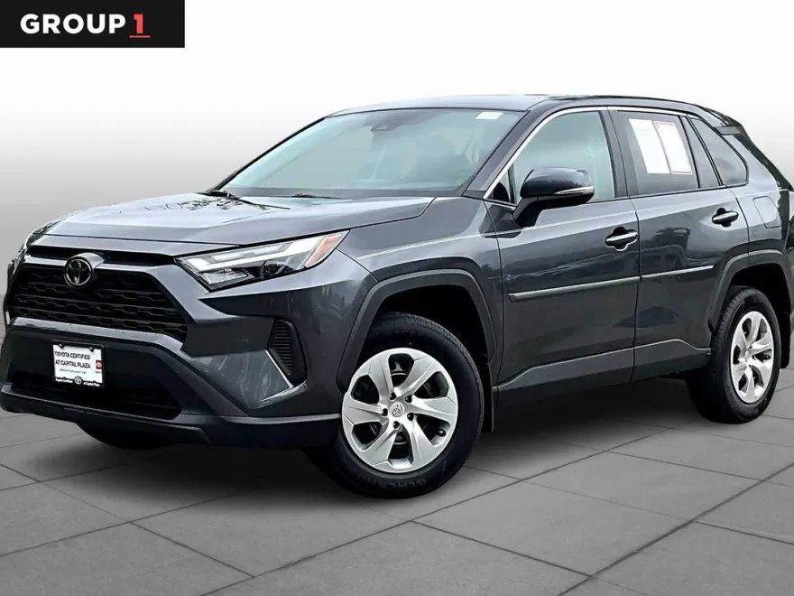 2023 Toyota RAV4 LE photo 1