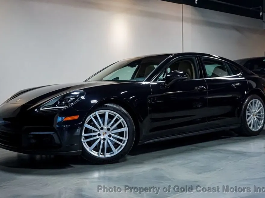 2018 Porsche Panamera Base 4 photo 1