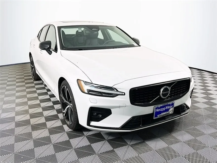 2024 Volvo S60 B5 Core photo 1