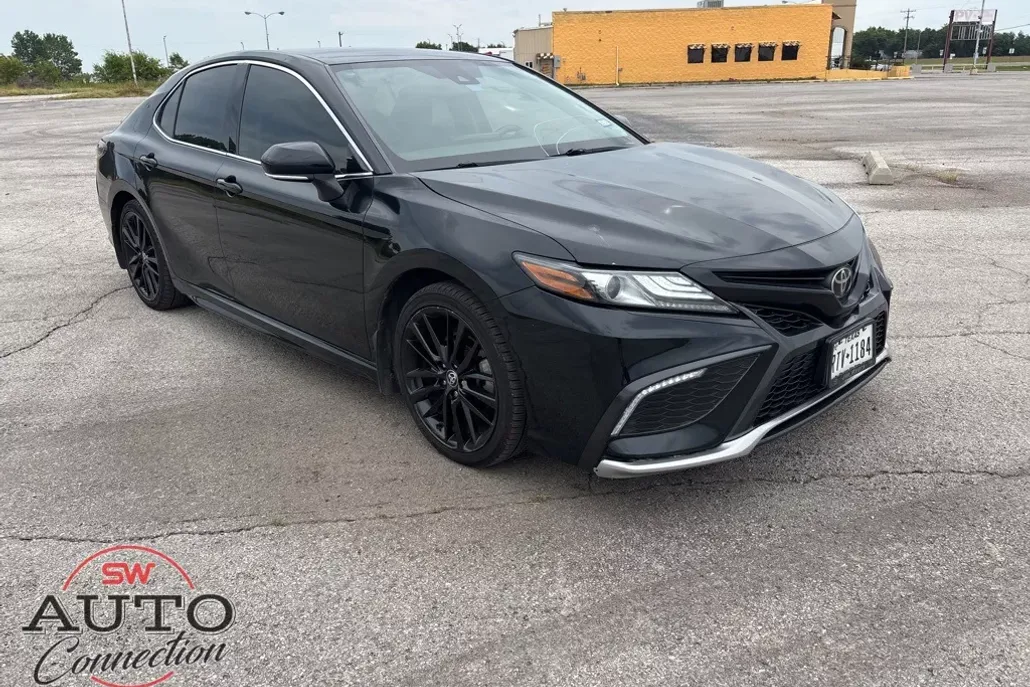 2022 Toyota Camry XSE photo 1