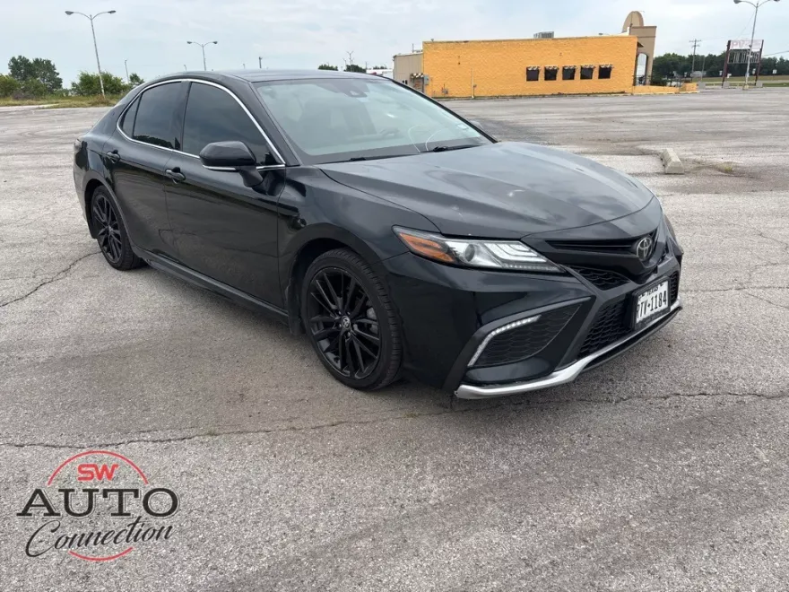 2022 Toyota Camry XSE photo 1