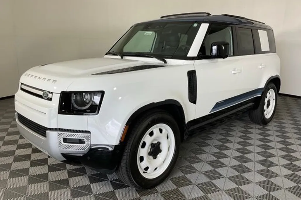 2025 Land Rover Defender 110 S photo 1