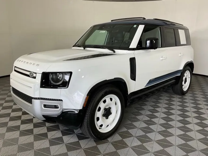 2025 Land Rover Defender 110 S photo 1