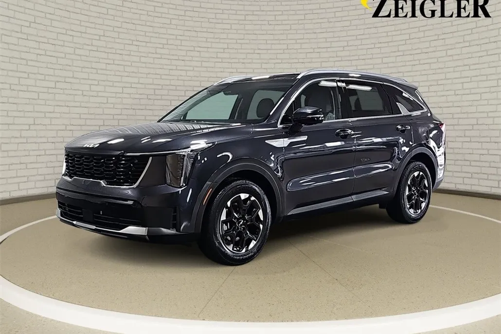 2025 Kia Sorento S photo 1