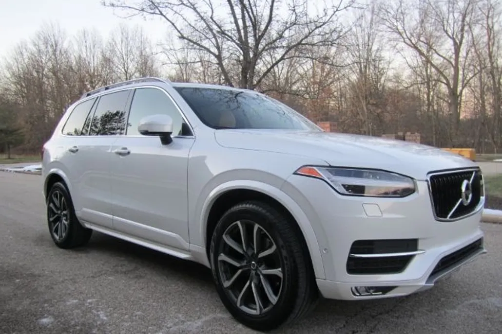 2018 Volvo XC90 Momentum photo 1