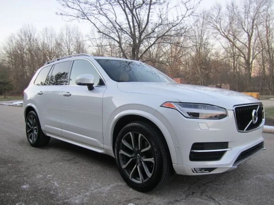 2018 Volvo XC90 Momentum photo 1